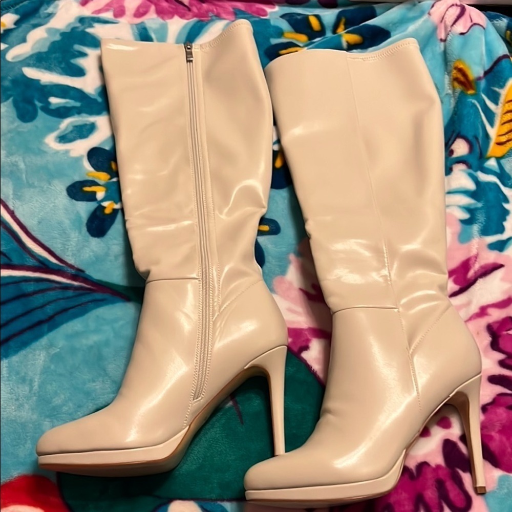 🆕 Cream Heeled Boots with Glossy Finish size 10.5